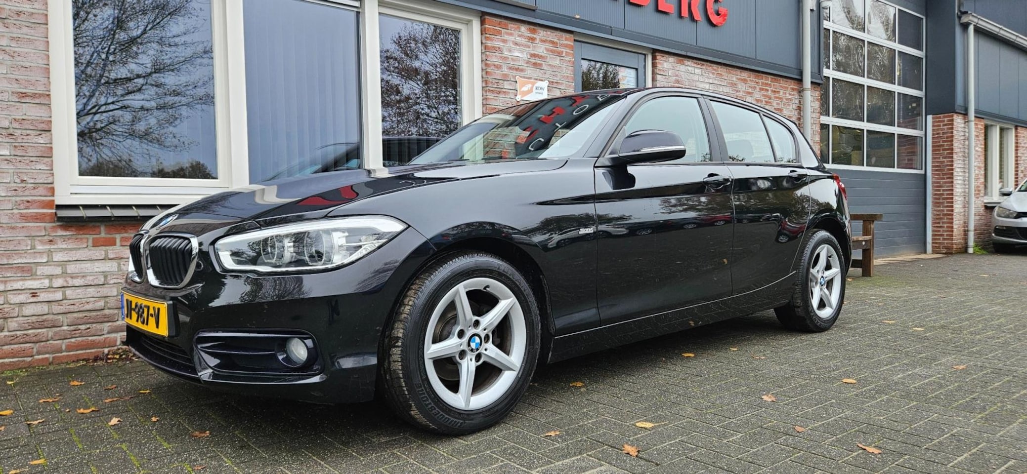 BMW 1-serie - 116i Centennial Executive LED! Navigatie! Airco/Clima! NAP! Nette Auto! Cruise Control! - AutoWereld.nl