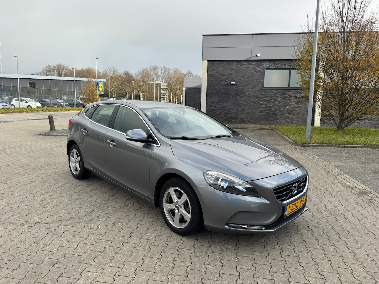 Volvo V40 - 2.0 D4 Summum Business 2.0 D4 Summum Business - AutoWereld.nl
