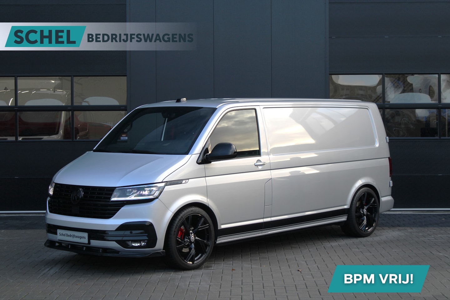 Volkswagen Transporter - 2.0 TDI L2H1 28 Bulli 150pk - 20 Inch - Camera - Trekhaak - Leder - ACC - LED - Rijklaar - AutoWereld.nl
