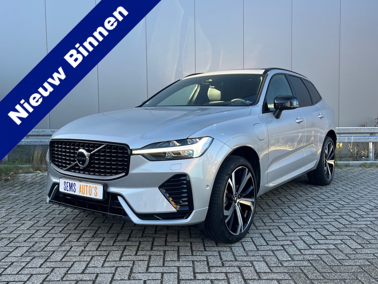 Volvo XC60 - 2.0 T8 Plug-in hybrid AWD Pano / Head up / Key Less / 360 Camera - AutoWereld.nl