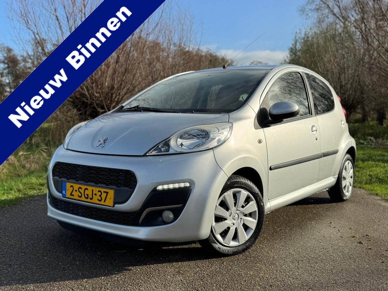 Peugeot 107 - 1.0 Active / Leuke 5-deurs van 2de eigenaar / Airco / Radio-CD / 2 sleutels / Led / NAP / - AutoWereld.nl