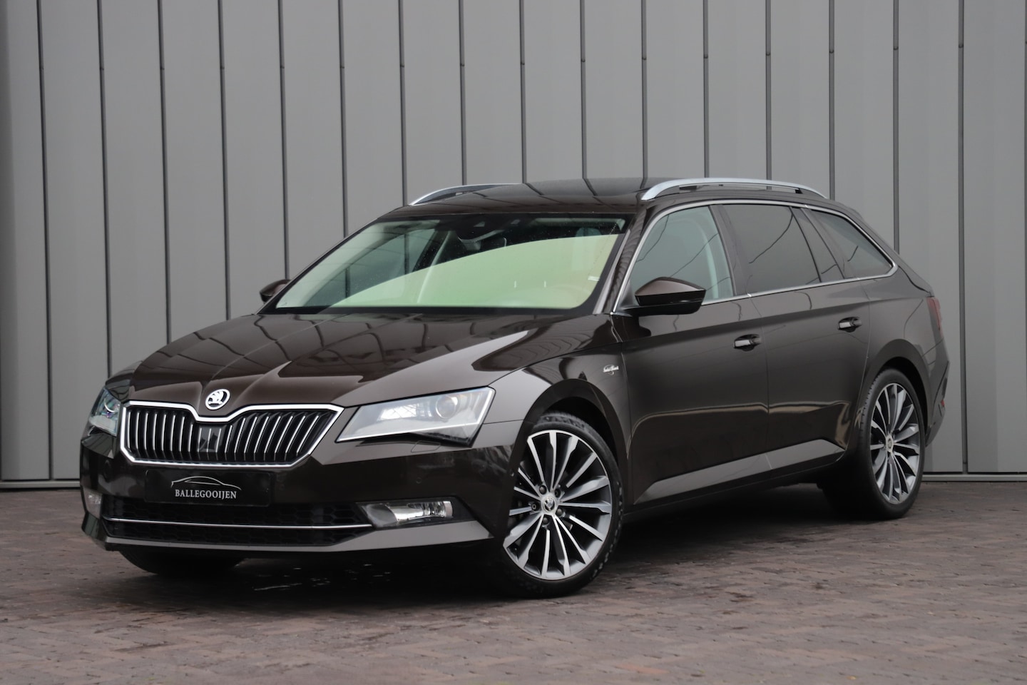 Skoda Superb Combi - 2.0 TSI 4x4 Laurin & Klement | 280PK | DCC | Keyless-go | Memory | Sfeerverlichting | Stoe - AutoWereld.nl