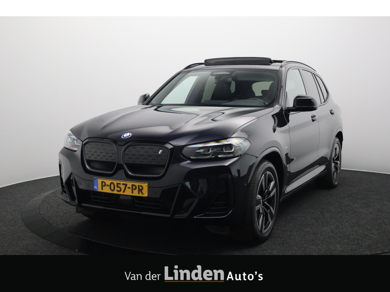 BMW iX3 - Executive M Sportpakket 80 kWh SOH 97.2% | Panoramadak | Live Cockpit | Stoel+Stuurverwarm - AutoWereld.nl