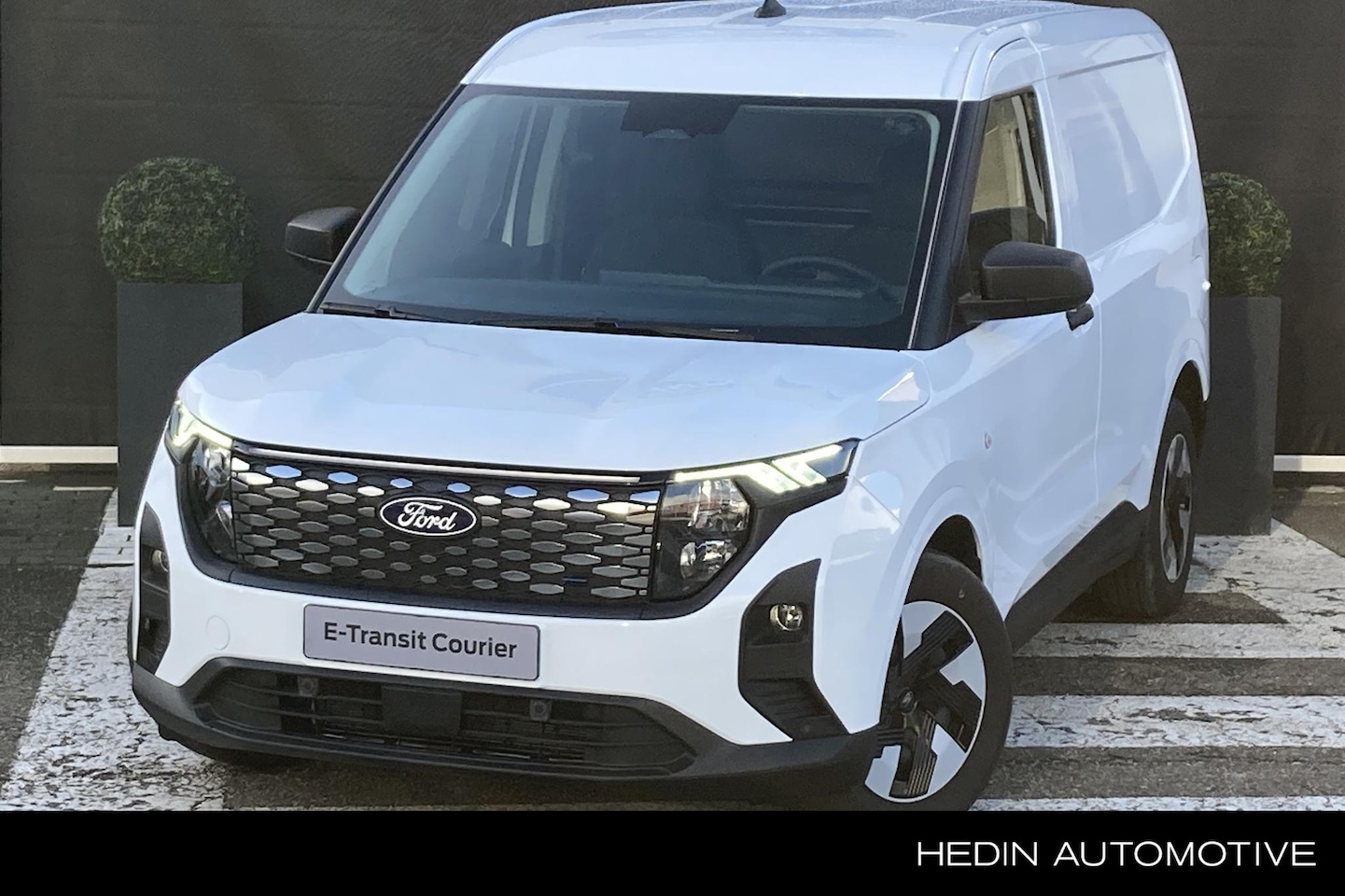 Ford Transit Courier - E-Transit Trend 44 kWh | direct leverbaar | leaseprijs v.a. € 399,- per maand of 0.99% ren - AutoWereld.nl