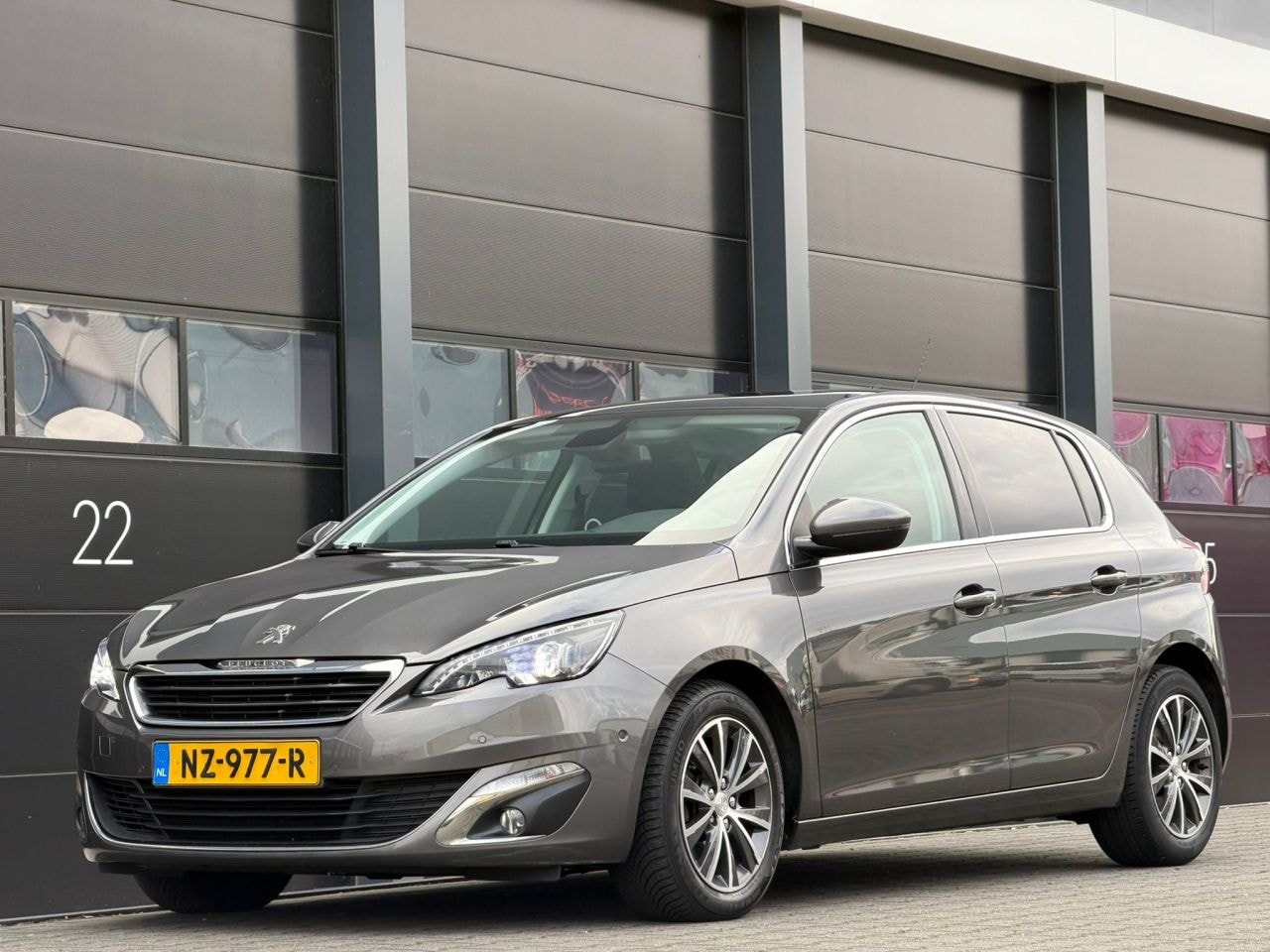 Peugeot 308 - 1.6 BlueHDi Panorama Navi Camera - AutoWereld.nl
