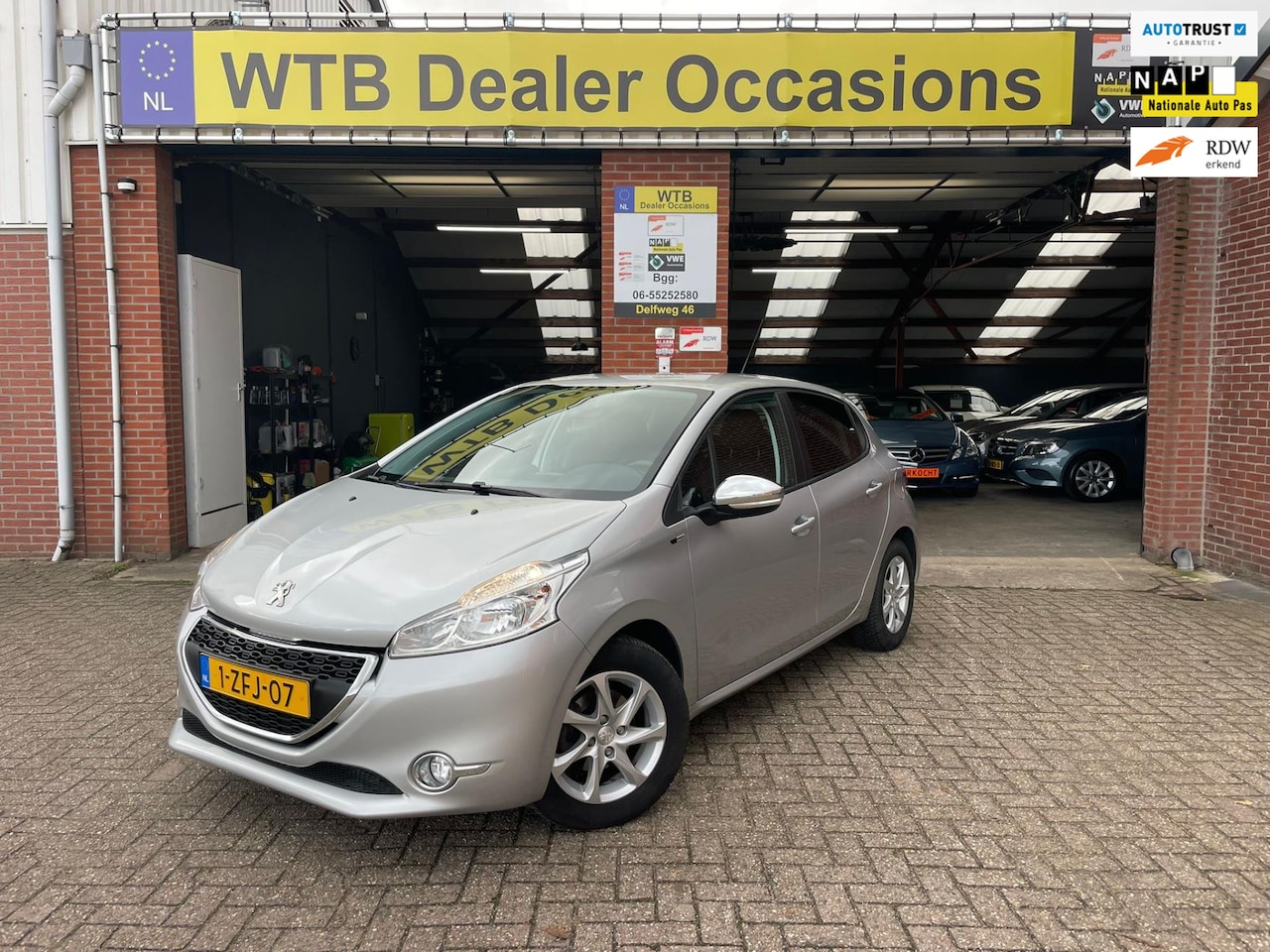 Peugeot 208 - 1.2 PureTech Style 1.2 PureTech Style, dealer onderhouden, 1e eigenaar - AutoWereld.nl