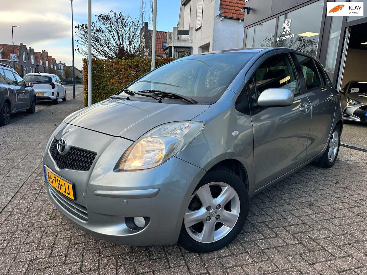 Toyota Yaris - 1.3 VVTi Luna MMT|Aut|Leder|PDC|Navi|Clima - AutoWereld.nl