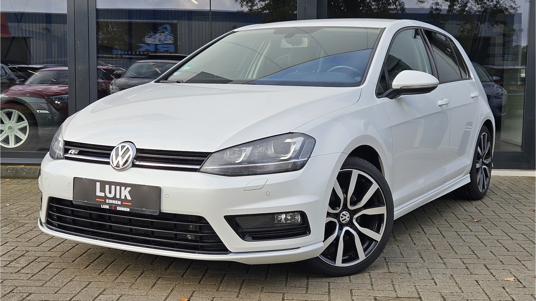Volkswagen Golf - 1.4 TSI Business Edition R + R-LINE + LED + CAMERA + ALCANTARA - AutoWereld.nl