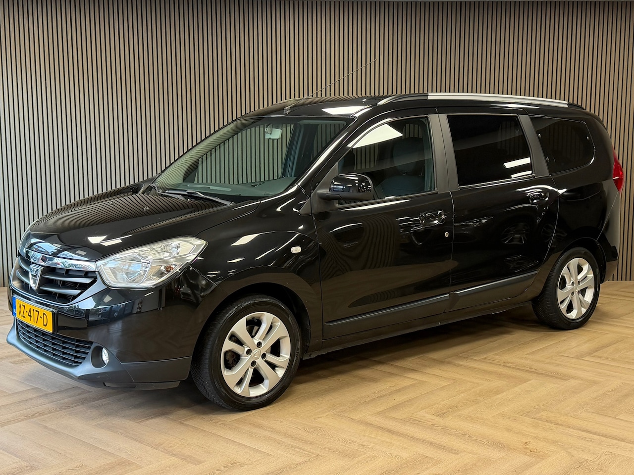 Dacia Lodgy - 1.2 TCe Stepway 7P. LEDER PARKEERSENSOREN ACHTER NAVI CRUISE CONTROL AIRCO - AutoWereld.nl