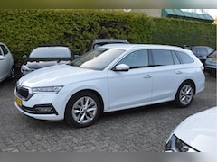 Skoda Octavia Combi - 111PK TSI Busn.Ed.Plus NL-Auto / Nieuw model / Virtual / Led verl. / Apple, android