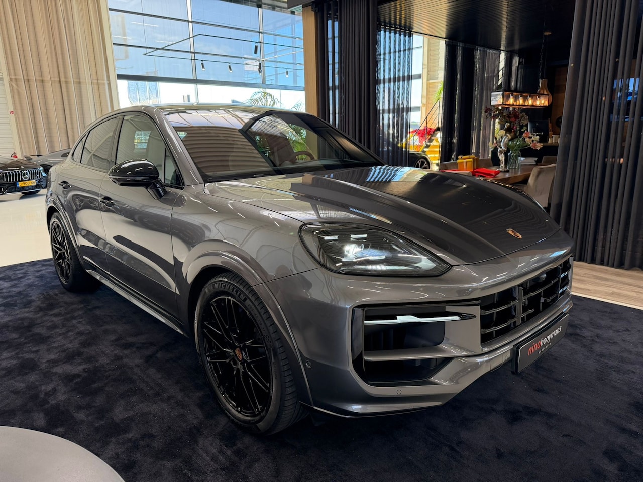 Porsche Cayenne Coupé - | NP 165.000,- | Sportuitlaat | PASM | GT stuur | Soft close | Stoel ventilatie 3.0 E-Hybr - AutoWereld.nl