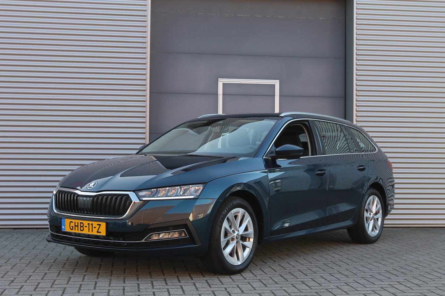 Skoda Octavia Combi - 1.5 e-TSI Business Edition Plus I Aut. I Carplay I Trekhaak I Clima I Vitrual ACC - AutoWereld.nl