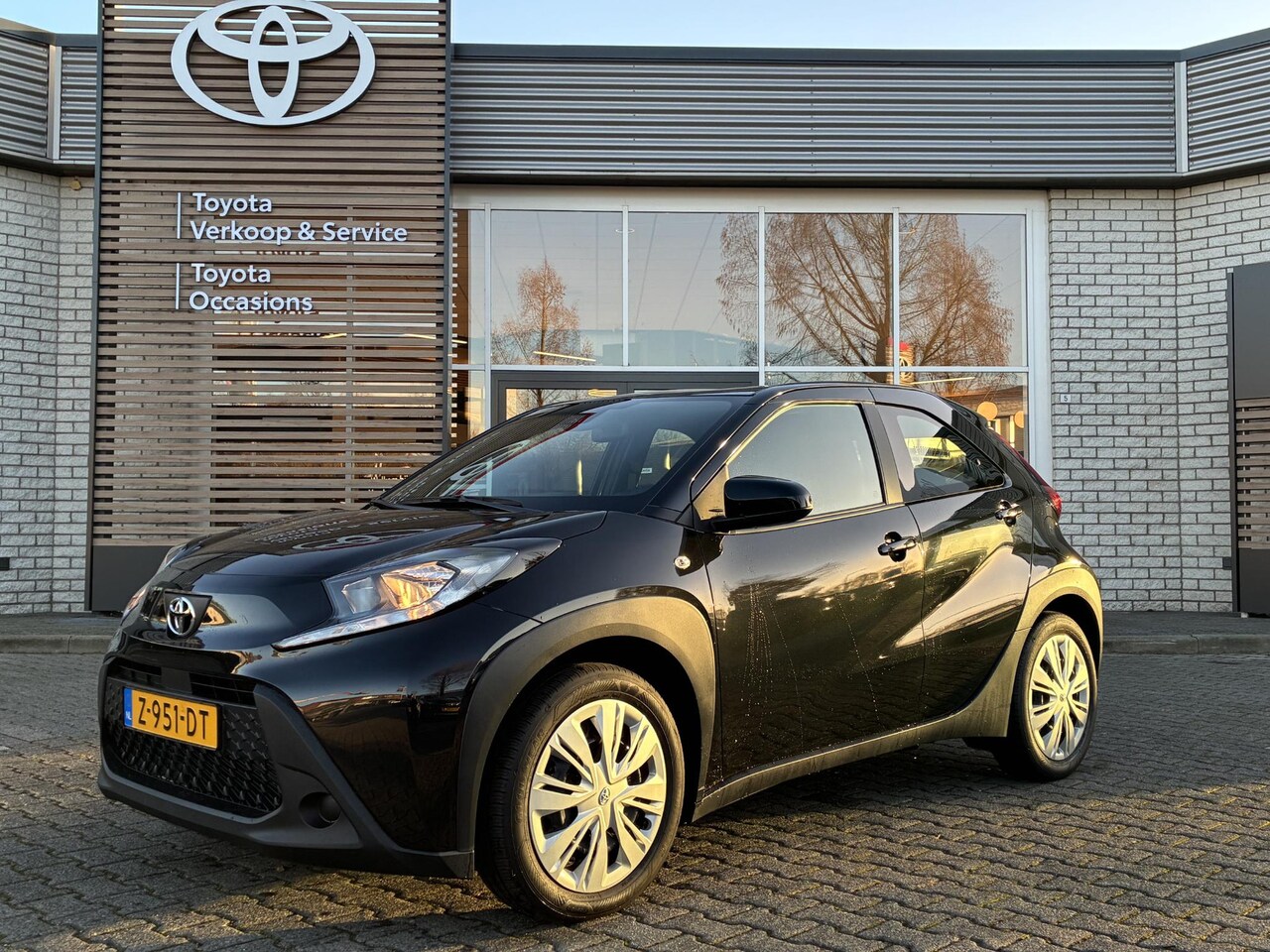 Toyota Aygo X - PLAY APPLE/ANDROID CAMERA AD-CRUISE 7"DISPLAY DAB NL-AUTO - AutoWereld.nl
