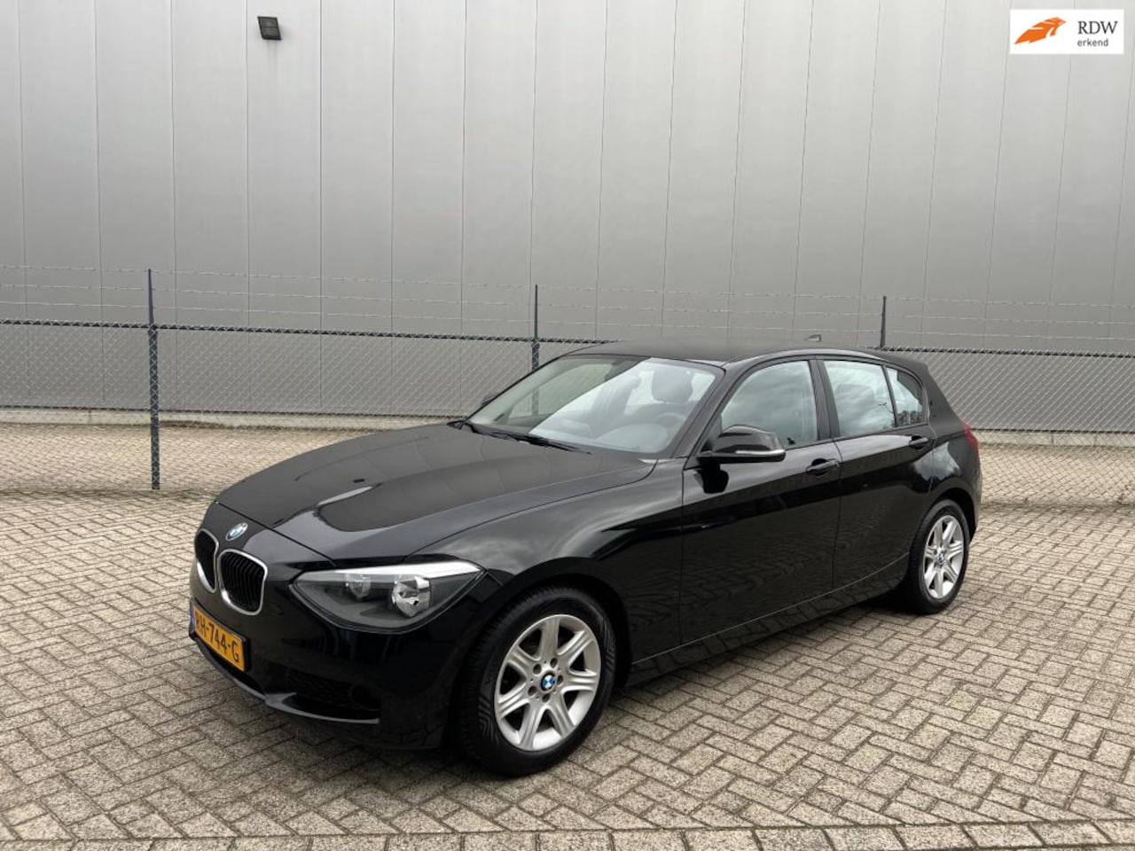 BMW 1-serie - 116i Business Zwart 2011 Ketting vernieuwd - AutoWereld.nl