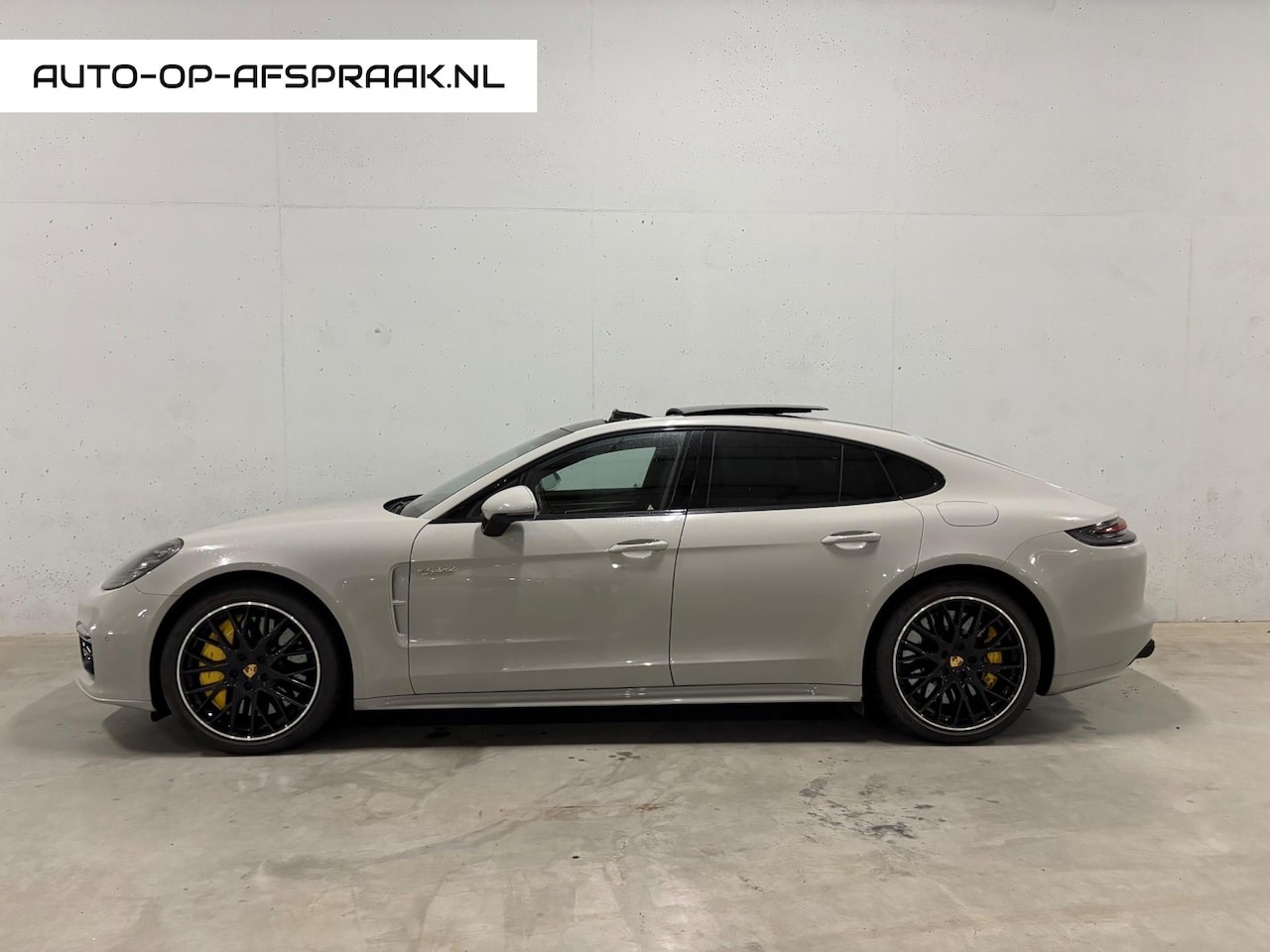 Porsche Panamera - 4.0 Turbo S E-Hybrid Motor Kapot Auto Rijd wel!!! - AutoWereld.nl