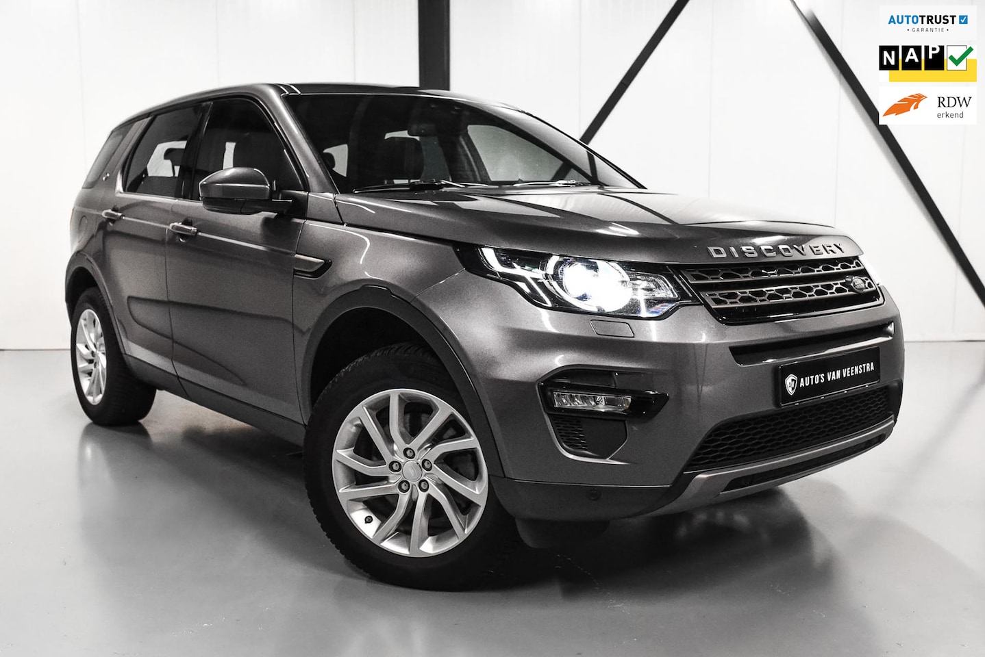 Land Rover Discovery Sport - 2.0 TD4 HSE Luxury | PANO | Leer | NAP | Alle opties! | Nieuwe Distributie! - AutoWereld.nl