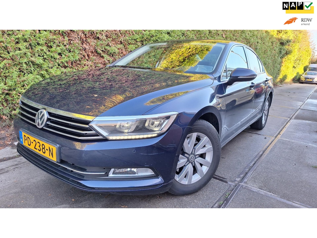 Volkswagen Passat - 1.6 TDI Connected Series 1.6 TDI Connected Series - AutoWereld.nl