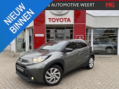 Toyota Aygo X - 1.0 VVT-i MT first Edition | Rijklaar | Stoelverwarming | Apple Carplay | LM-Velgen