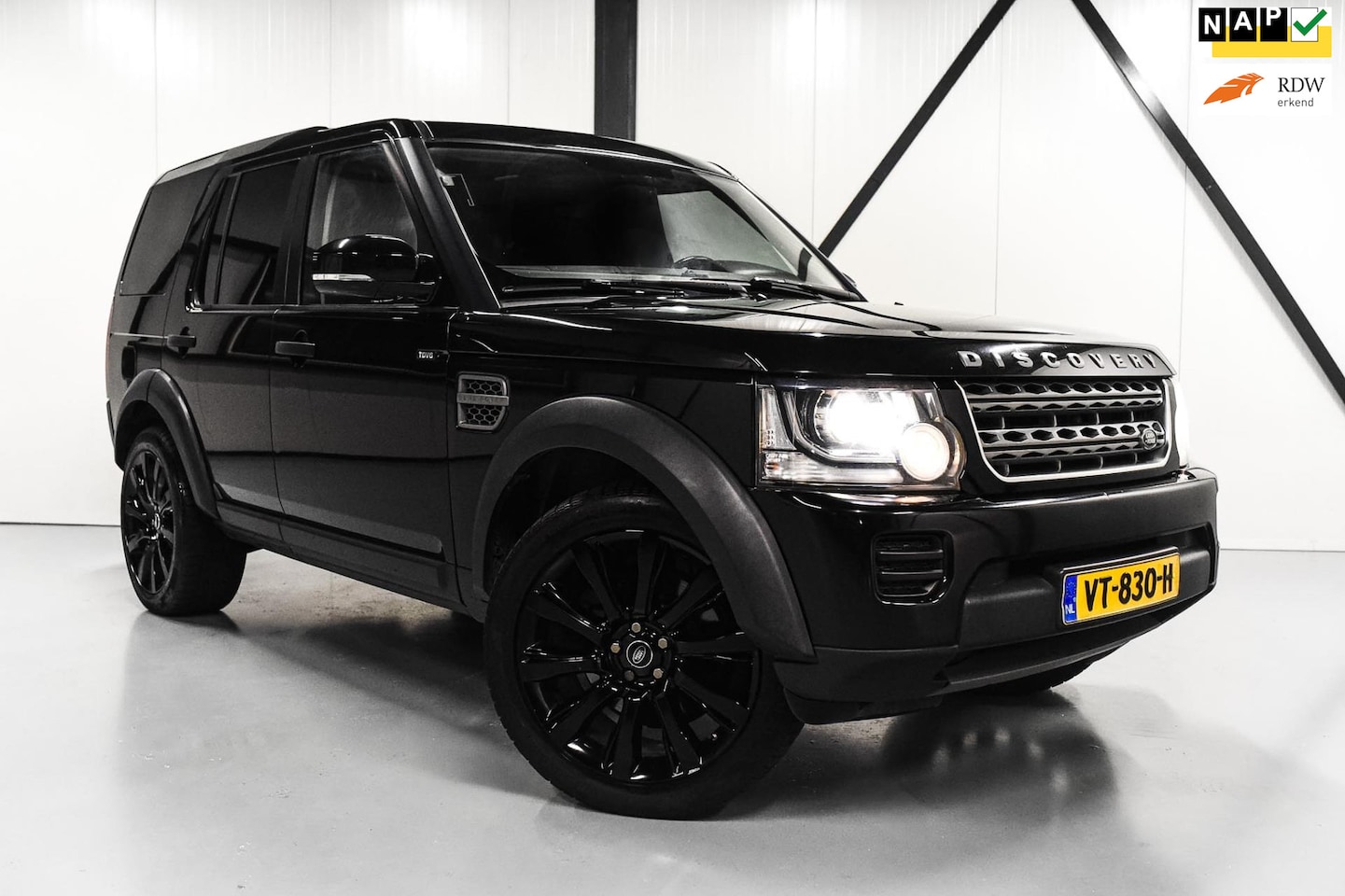 Land Rover Discovery - 3.0 TDV6 SE | 21" | PANO | GRIJS KENTEKEN | - AutoWereld.nl