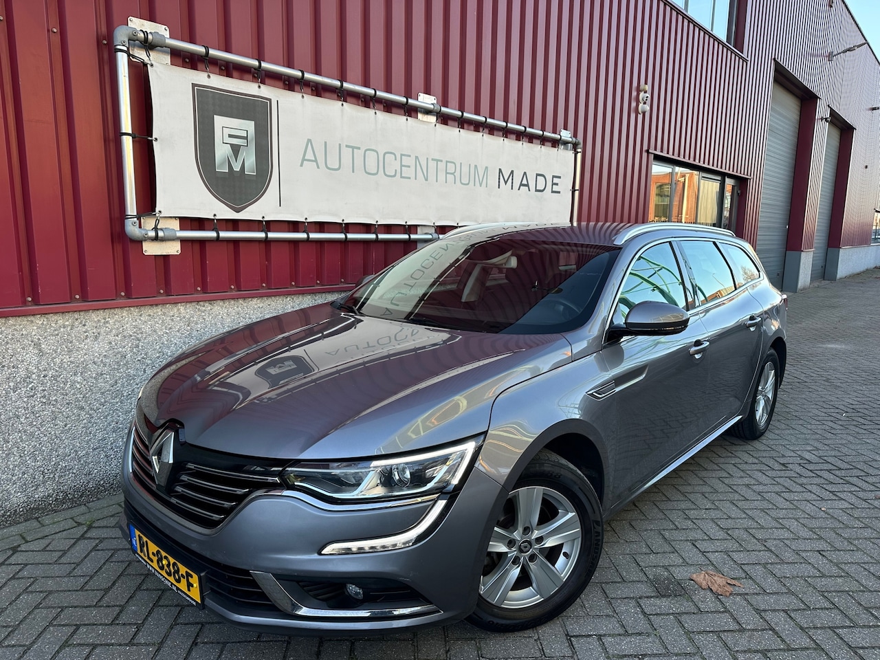 Renault Talisman Estate - 1.6 TCe Zen // 145 DKM NAP // Automaat // Navi // Clima // PDC // Trekhaak - AutoWereld.nl