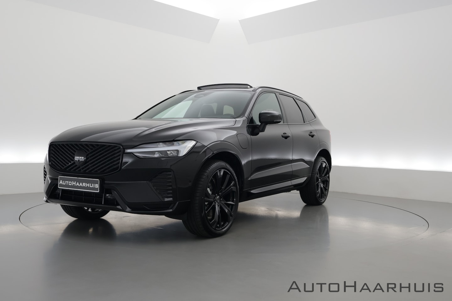Volvo XC60 - T6 Plug-in hybrid Ultra Black Edition | Facelift | Pano | HUD | 360cam | Harman Kardon | M - AutoWereld.nl