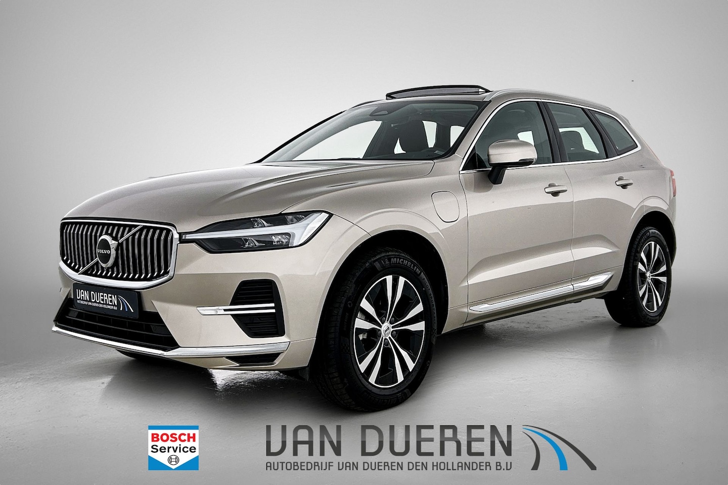 Volvo XC60 - 2.0 T6 Plug-in hybrid AWD Core Bright Pano, Carplay Bij Leseman - AutoWereld.nl