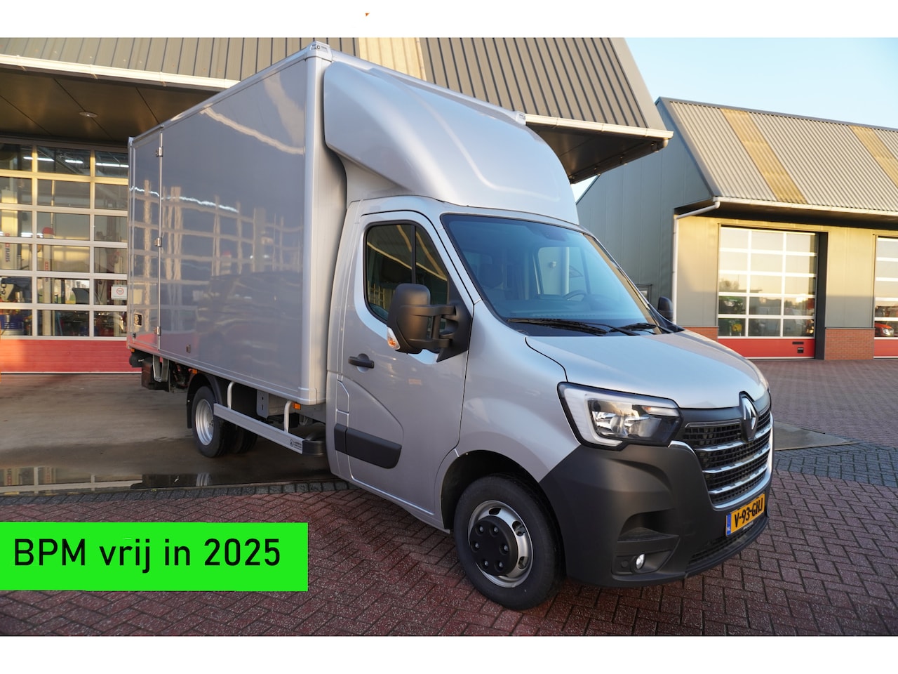 Renault Master - T35 2.3 dCi 165PK Dubbel lucht Meubelbak + laadklep Airco | Cruise | Navi via Google - AutoWereld.nl