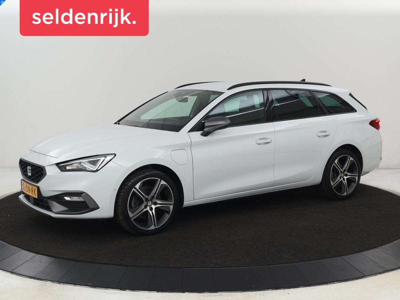 SEAT Leon - 1.4 TSI eHybrid PHEV FR | Stoelverwarming | Adaptive cruise | Camera | Carplay | Stuurverw - AutoWereld.nl