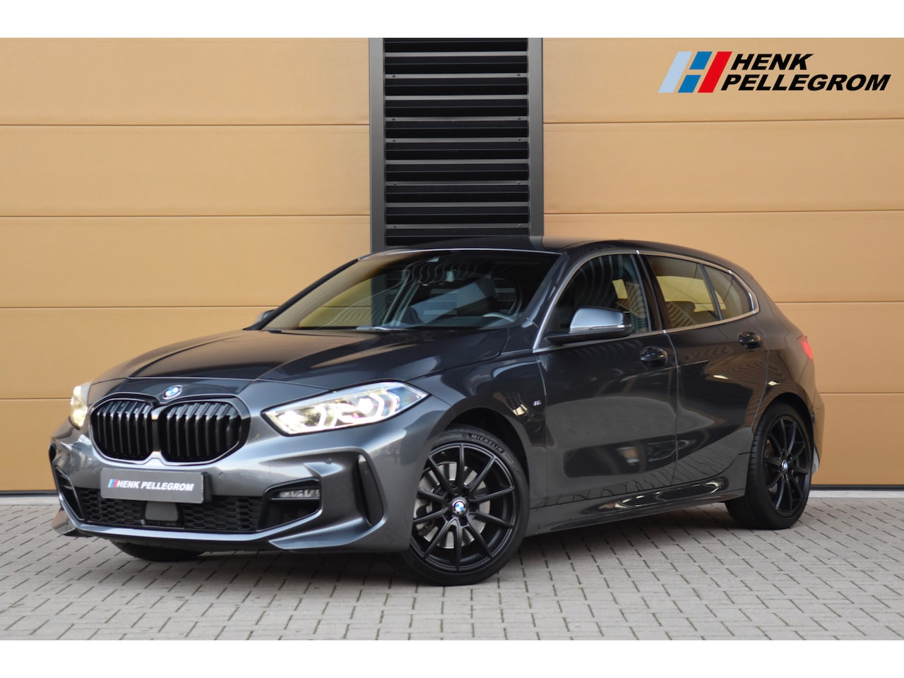 BMW 1-serie - 120i M-Sport Edition * LED * M-Sportpakket * M-Onderstel * - AutoWereld.nl