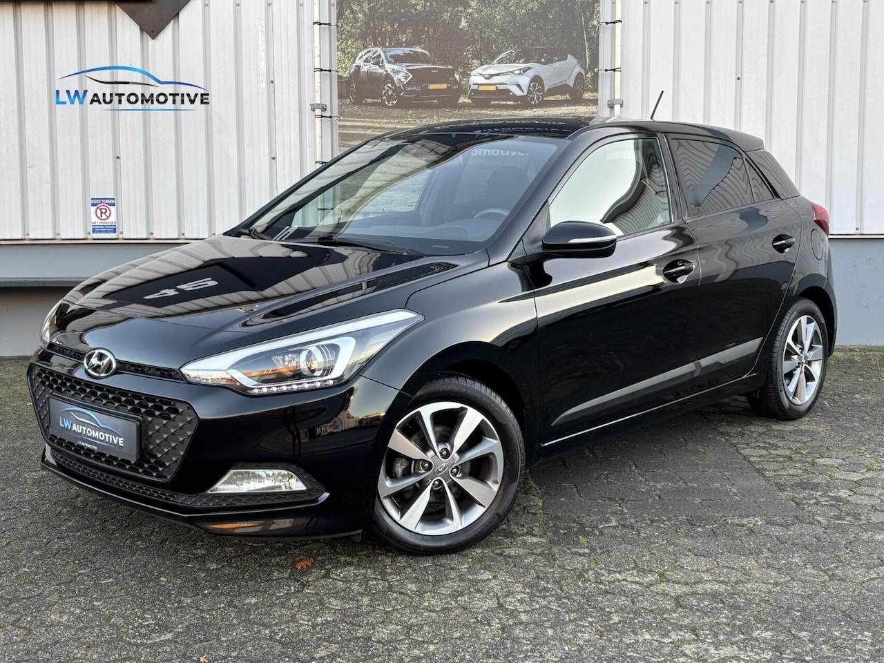 Hyundai i20 - 1.2 HP 84pk Comfort | Navi | Camera | 16 inch | Stoel+stuurverwarming - AutoWereld.nl