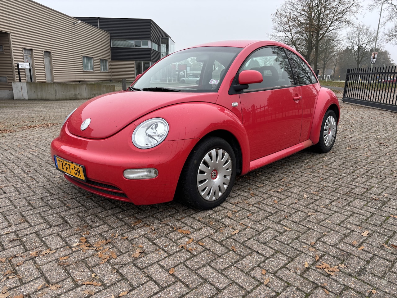 Volkswagen New Beetle - 2.0 Highline [ airco,cruise,audio ] - AutoWereld.nl