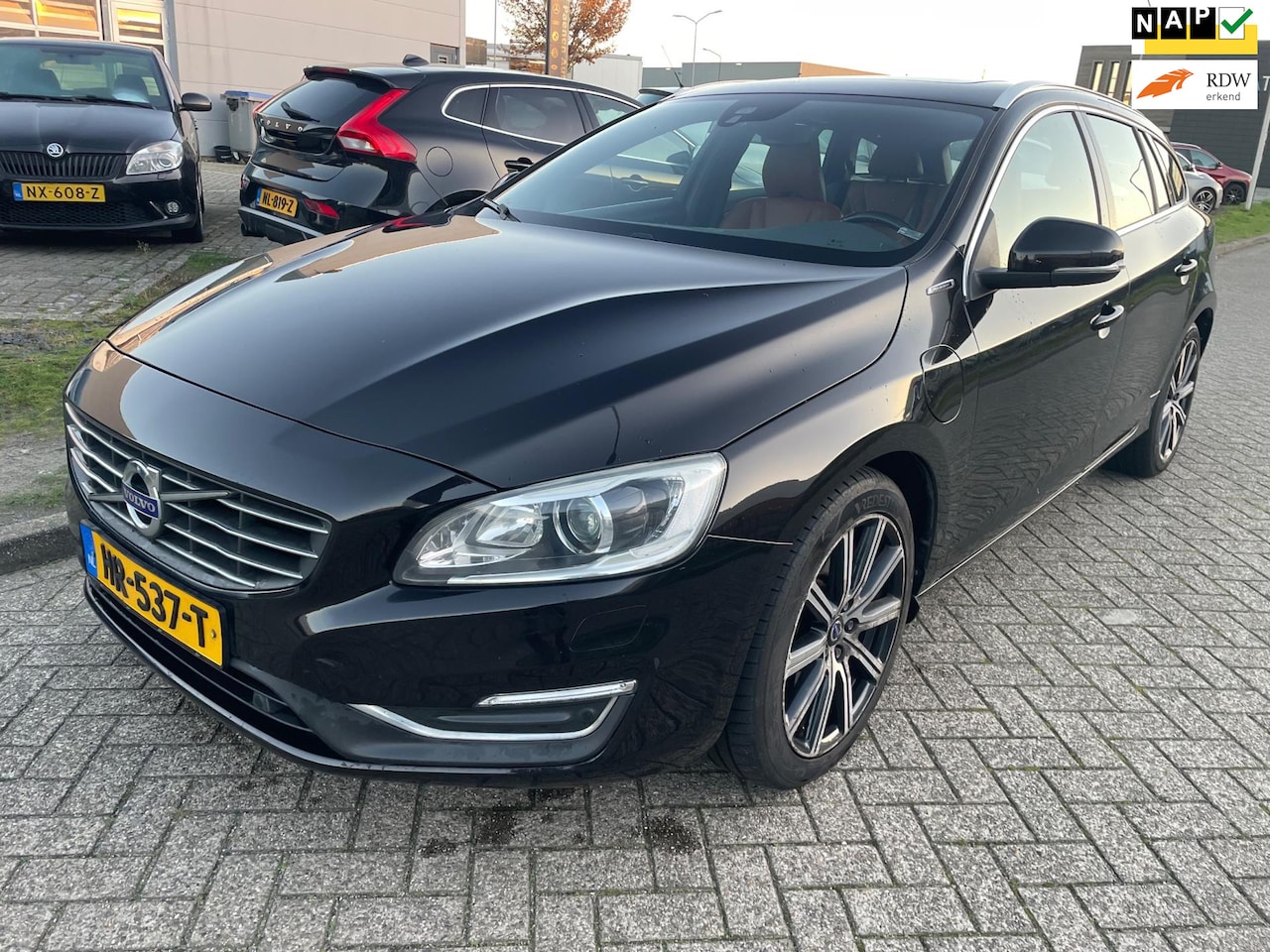 Volvo V60 - 2.4 D6 Twin Engine R-Design Garantie 29-12-2015 - AutoWereld.nl
