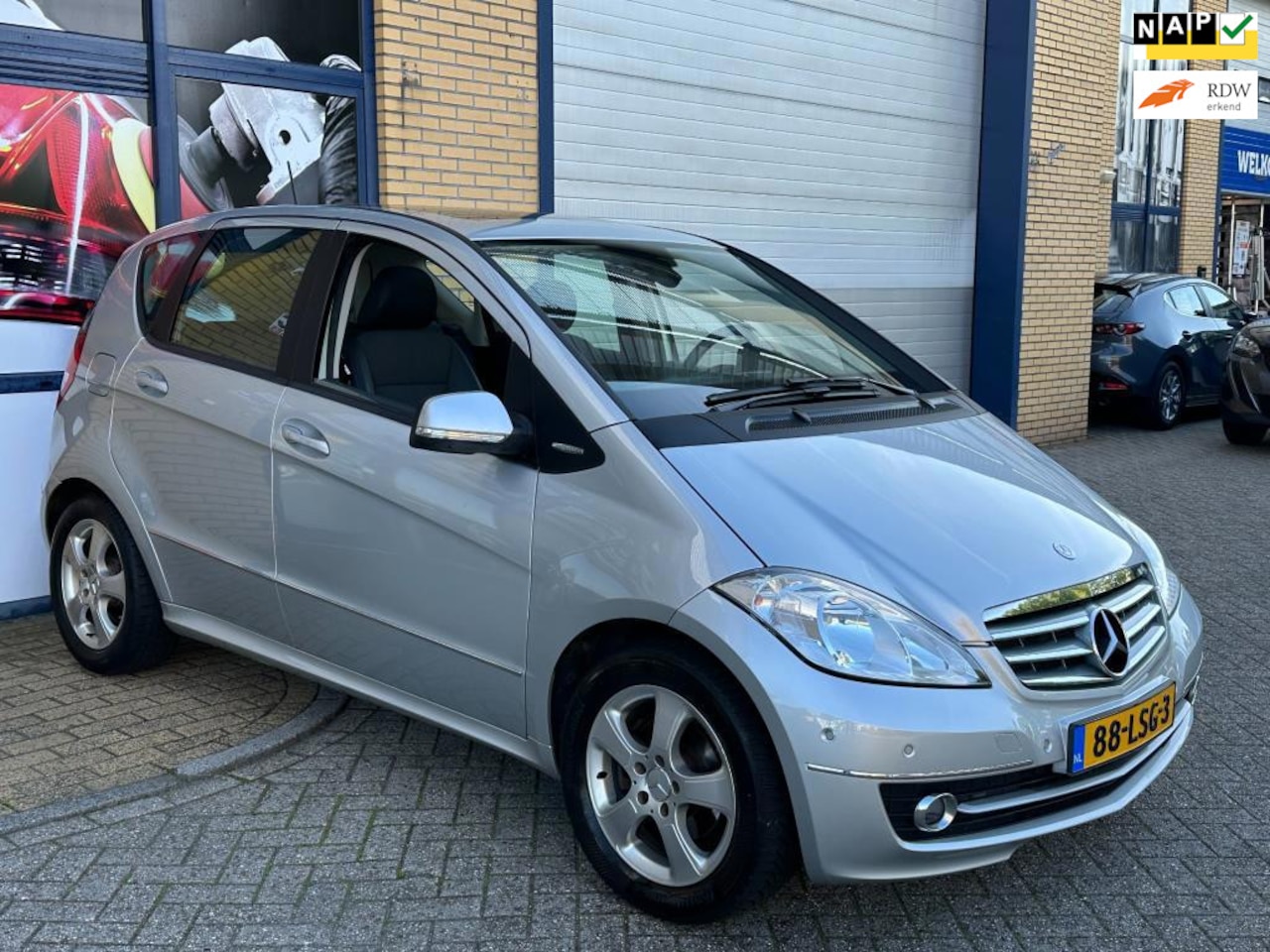 Mercedes-Benz A-klasse - 180 Business Class Elegance 180 Business Class Elegance, automaat, airco, panoramadak, pdc, lichtmetaal, apk, nap, inr - AutoWereld.nl