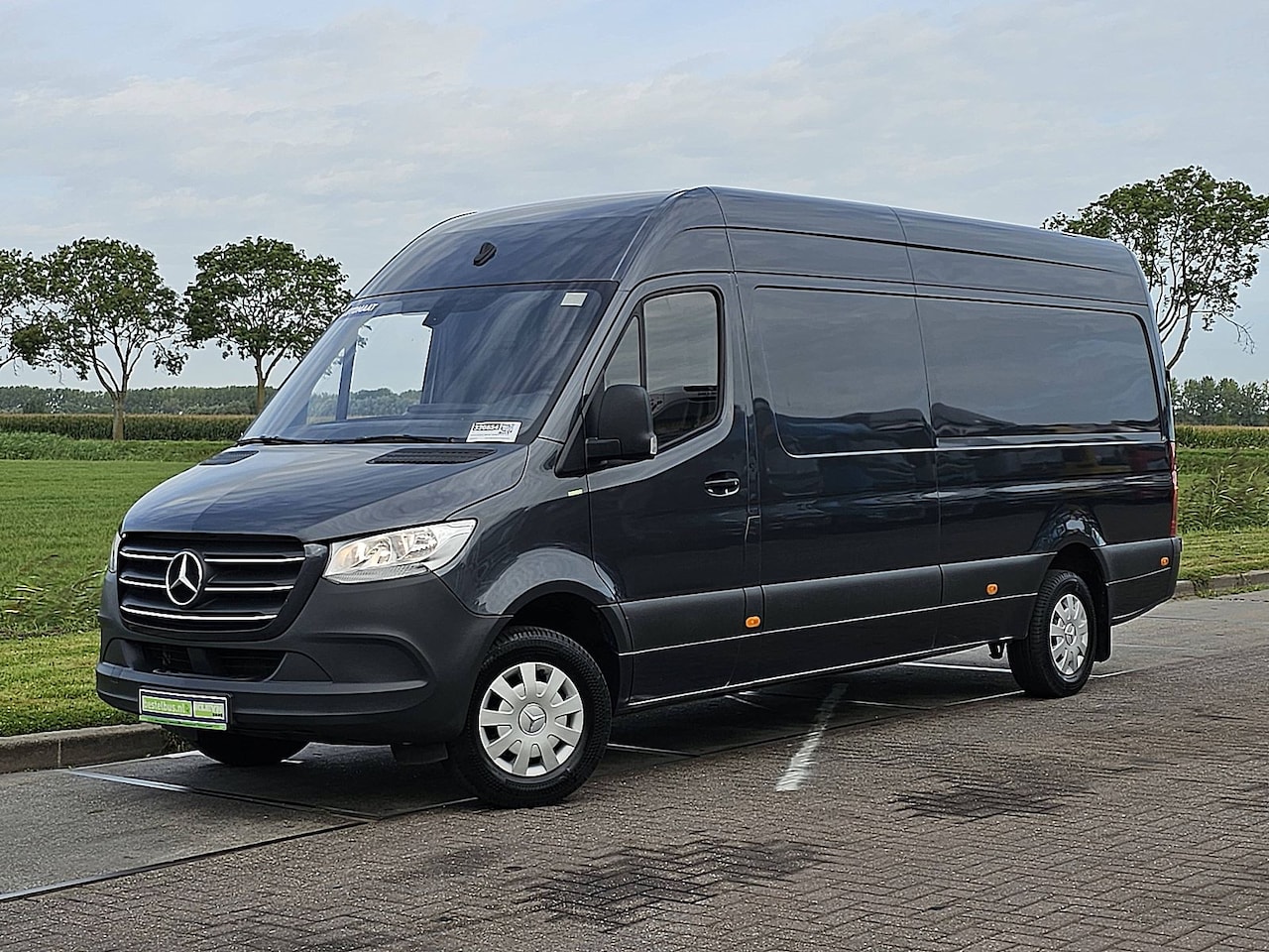 Mercedes-Benz Sprinter - 315 L3H2 Mbux + Navi Automaat Airco Camera 3-Zits/ Leer 1e Eigenaar Euro6! - AutoWereld.nl