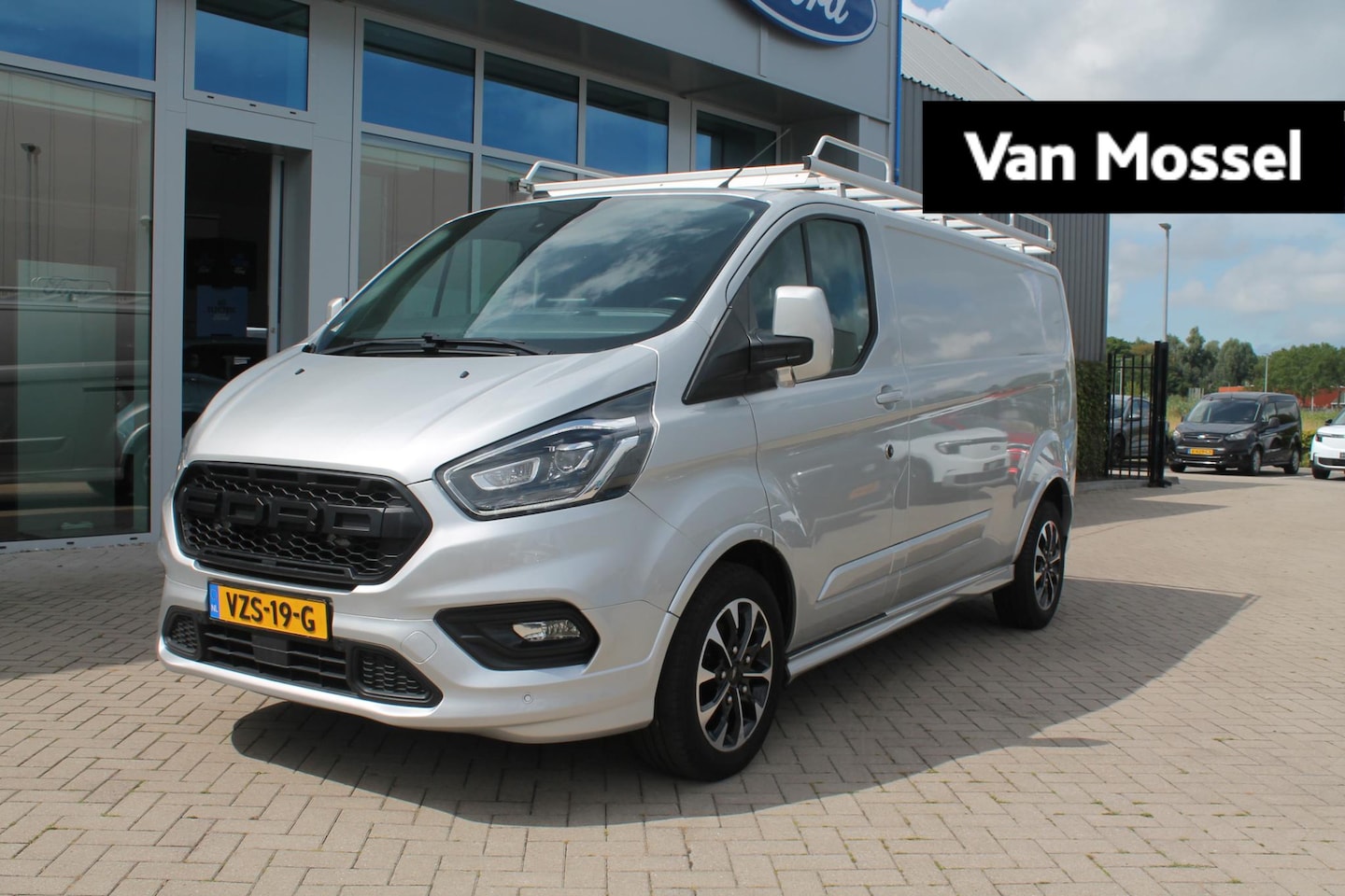 Ford Transit Custom - 320 2.0 TDCI L2H1 Sport | Winter Pack | Trekhaak | Achteruitrijcamera | Airco | Cruise | L - AutoWereld.nl