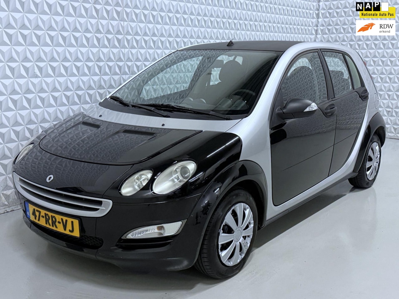 Smart Forfour - 1.1 pulse Airco + Carkit + Elektrische ramen + Radio/Cd - AutoWereld.nl