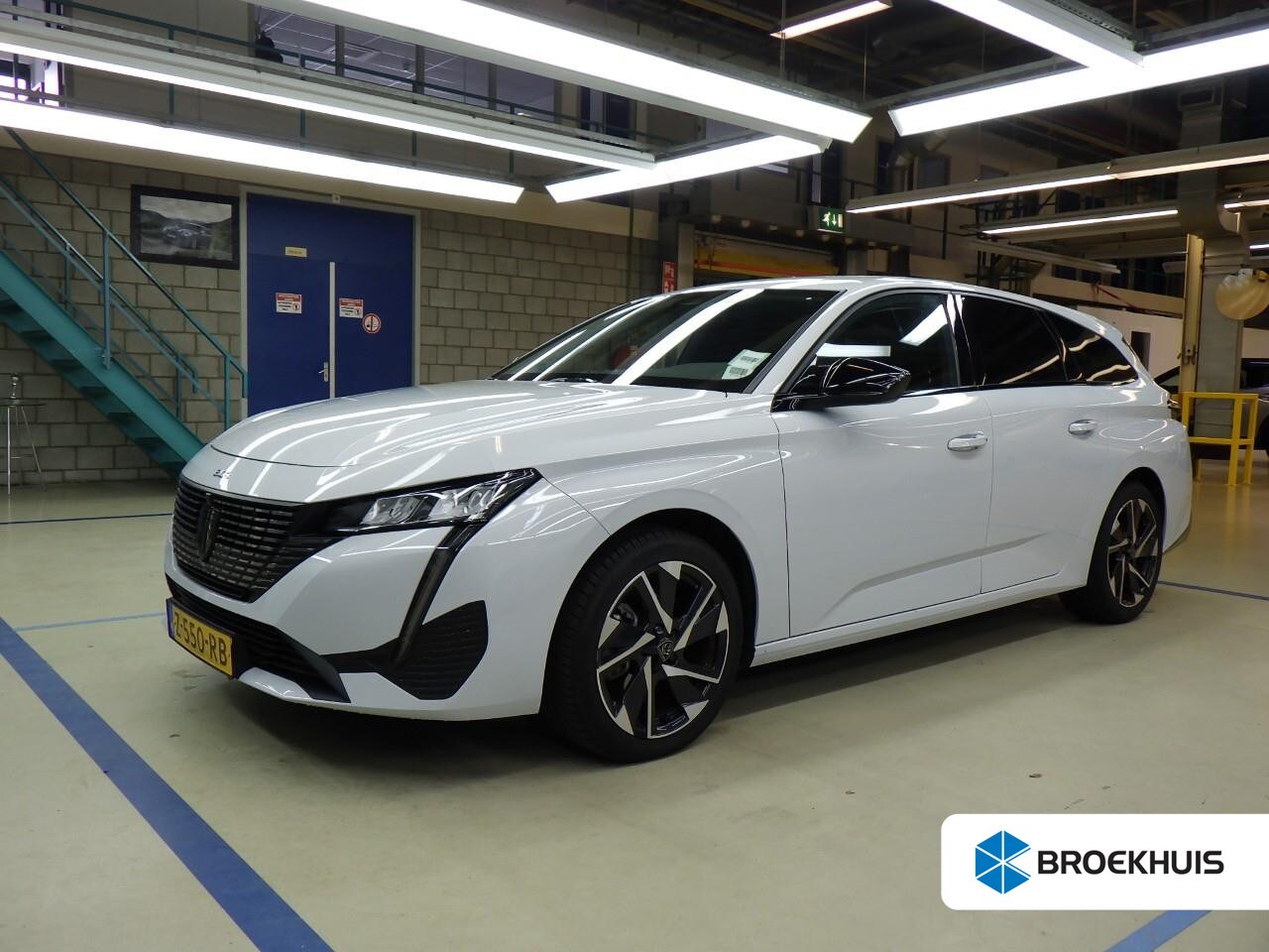 Peugeot 308 SW - 1.2 PureTech Allure | Automaat | Navigatie | Camera | Trekhaak | 1.400kg Trekgewicht | 29. - AutoWereld.nl