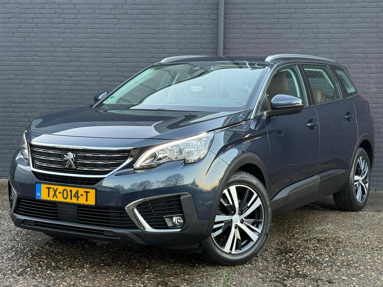 Peugeot 5008 - 1.2 PureTech Blue Lease Executive CARPLAY | PDC | LEDER |TREKHAAK | AIRCO | NWE APK - AutoWereld.nl