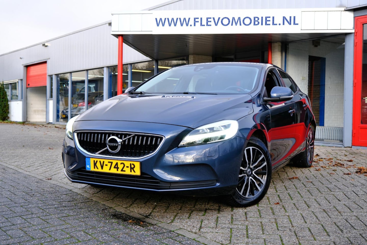 Volvo V40 - 2.0 D2 Nordic+ LED|Navi|LMV|Clima - AutoWereld.nl