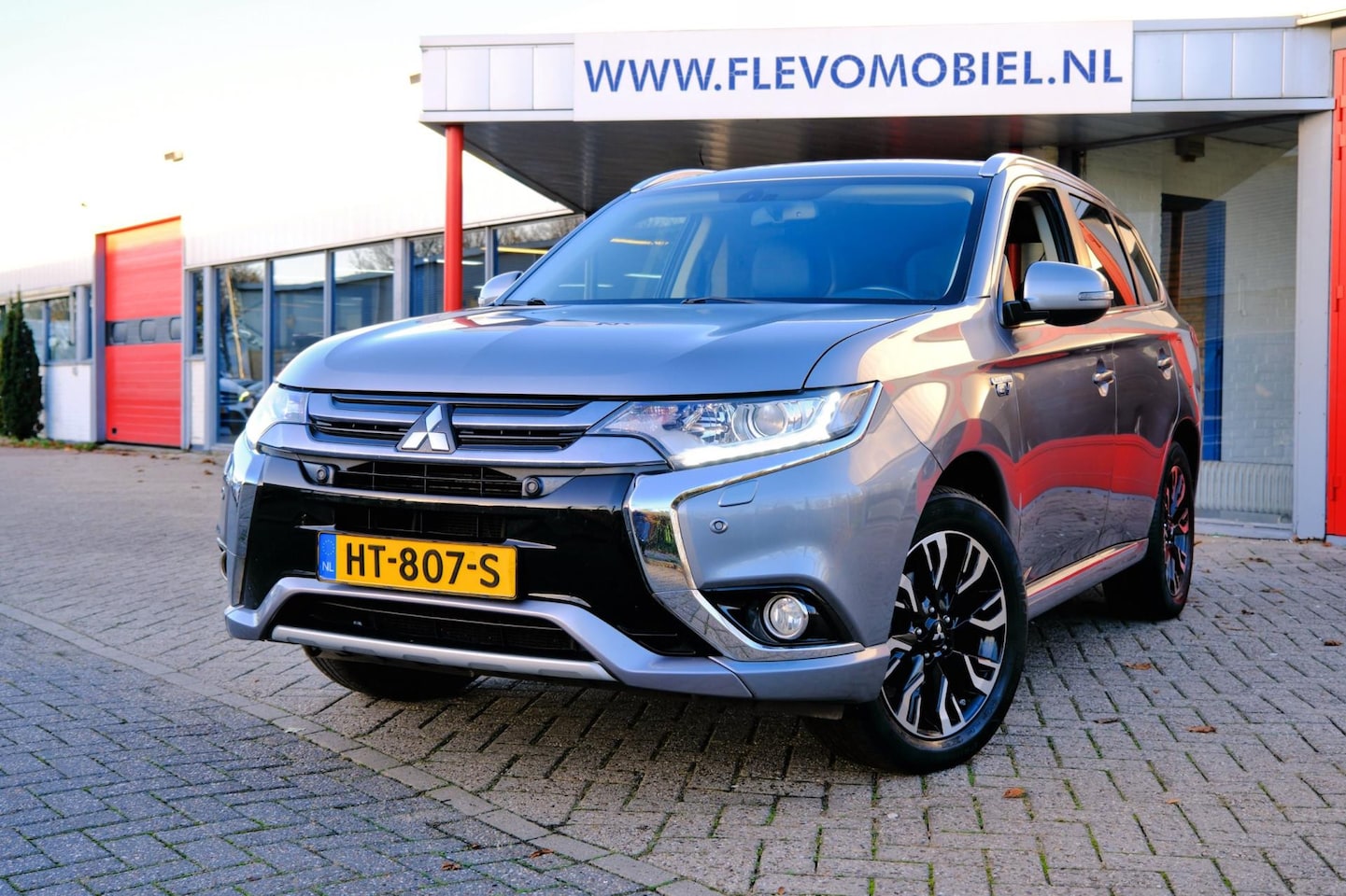 Mitsubishi Outlander - 2.0 PHEV Executive Edition Aut. Leder-Alcantara|Navi|Cam|Clima - AutoWereld.nl