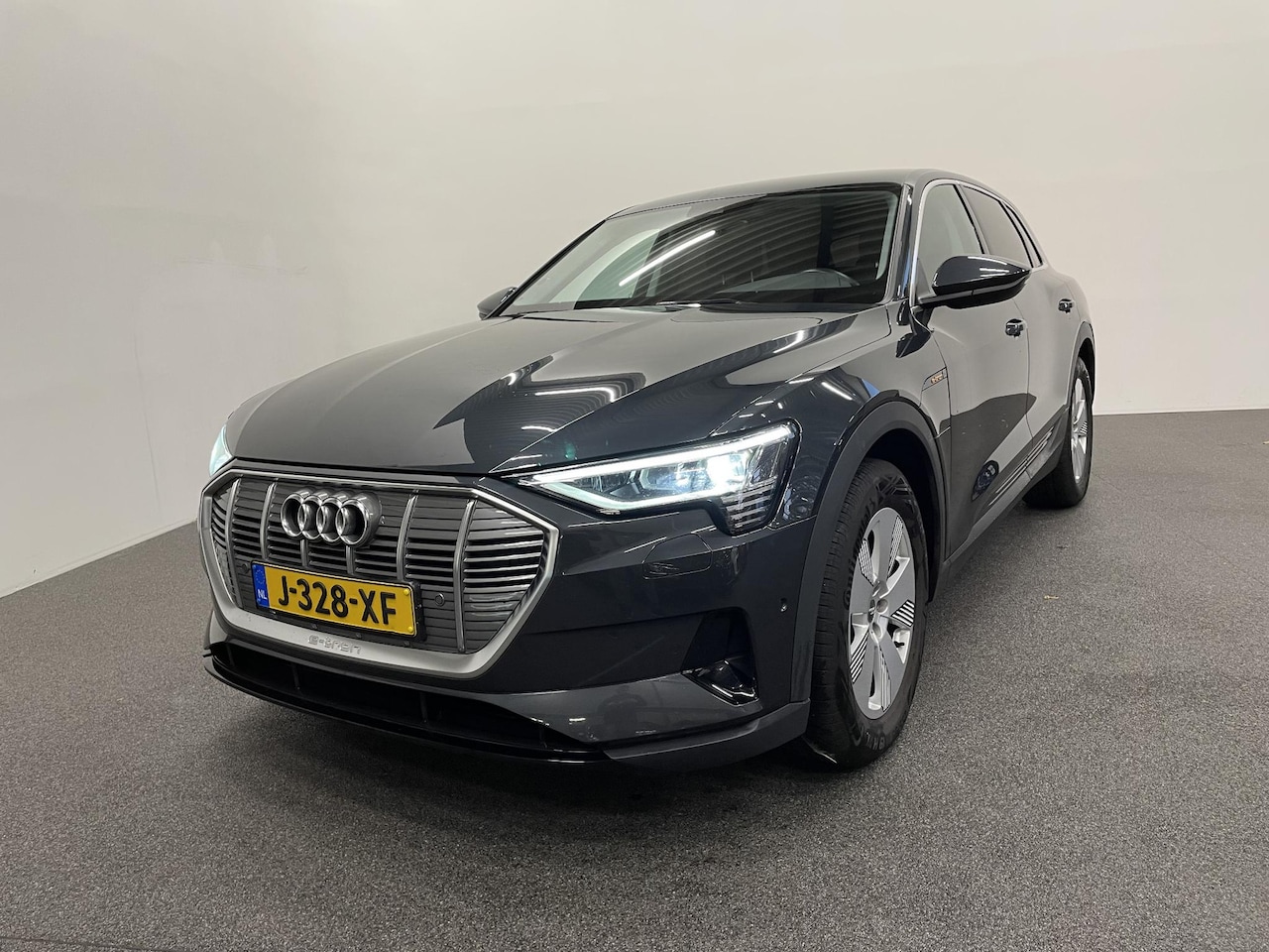 Audi e-tron - 50 Quattro Edition 71 kWh Airco ECC Navi Carplay Cruise Control 19"LM Velgen PDC voor en a - AutoWereld.nl