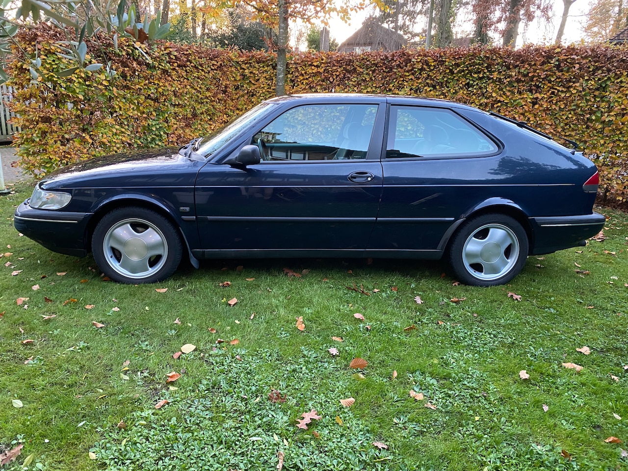 Saab 900 Coupé - 2.0 S Lage kilometerstand. In de familie sinds de Saab in 1996 uit de showroom van Saab dealer K - AutoWereld.nl