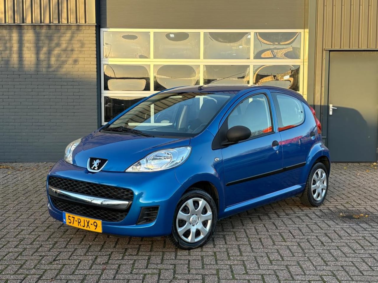 Peugeot 107 - 1.0-12V XR 5-drs Nette auto! - AutoWereld.nl