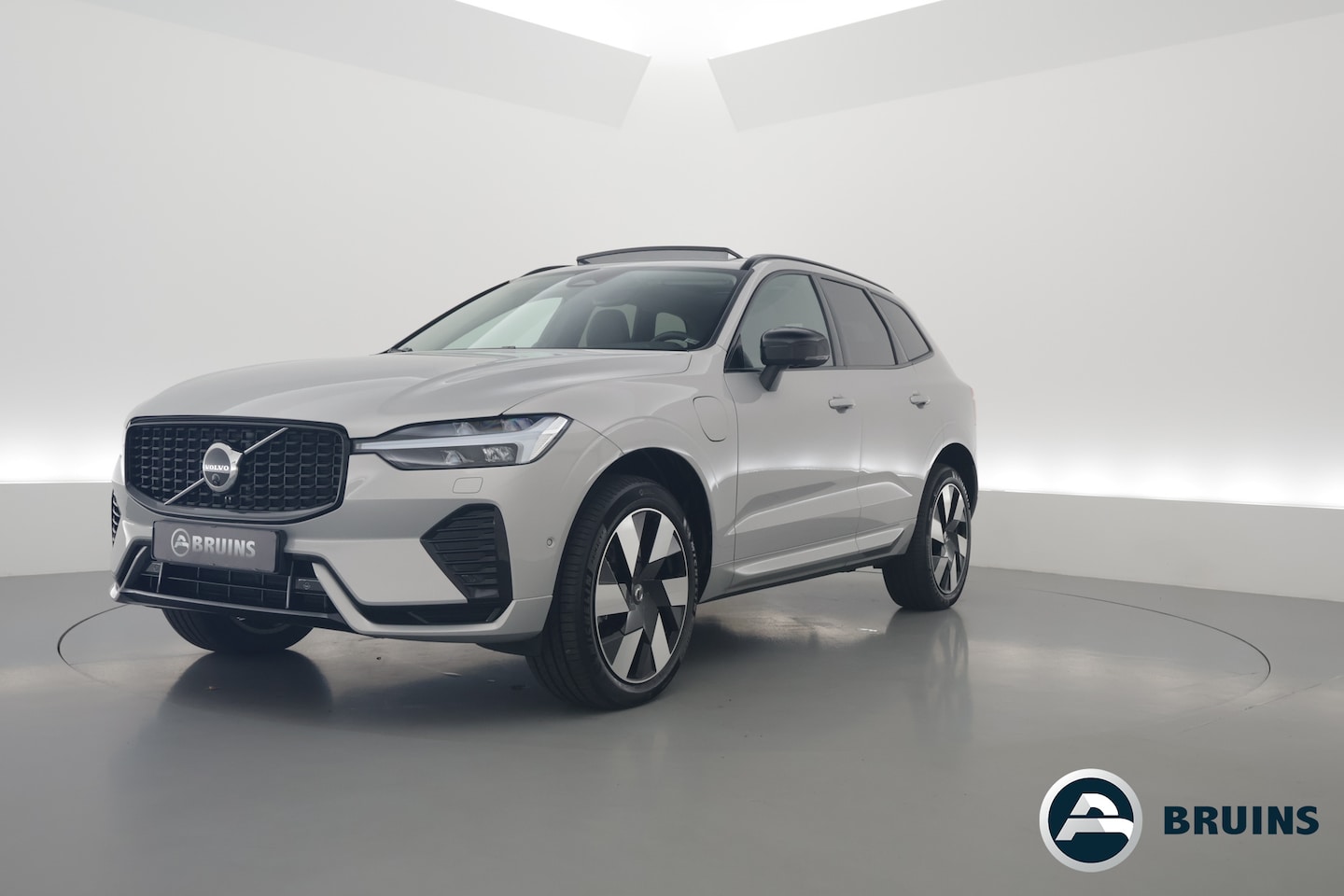 Volvo XC60 - 2.0 T8 Plug-in hybrid AWD Ultra Dark | Luchtvering | Massage | B&W audio | HUD | elek. Tre - AutoWereld.nl