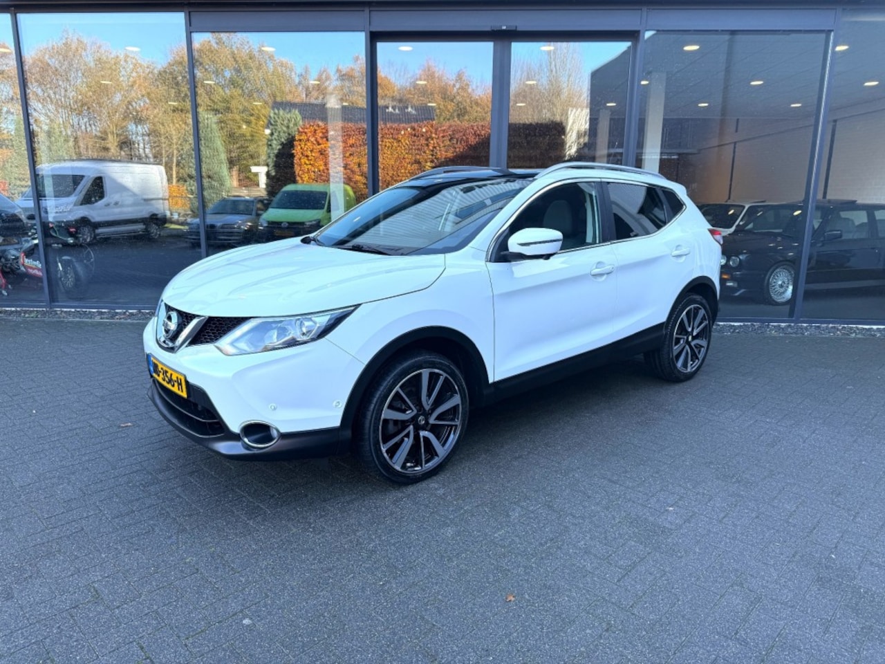 Nissan Qashqai - 1.2 Tekna 1.2 Tekna,Pano,Leer,BLIS,Lane Ass.,Cam 360,Navi,Clima,Stoelverw,Dealer OH - AutoWereld.nl