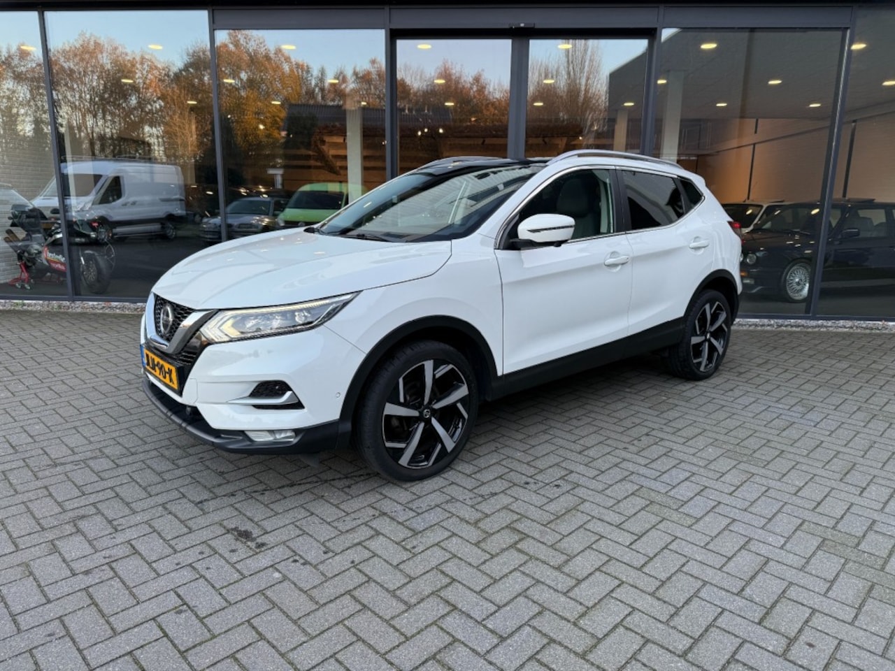 Nissan Qashqai - 1.3 DIG-T Tekna,LED,Pano,Keyless,Carplay,Cam 360,Half Leer,Adapt Cruise, - AutoWereld.nl