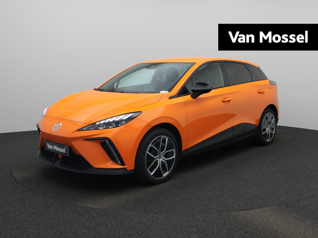 MG 4 - MG4 64 kWh Luxury | Apple Carplay & Android Auto | elektr. stoelen| 360 Camera | - AutoWereld.nl