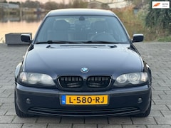 BMW 3-serie - 318i, airco, navigatie, aluminium velgen, parkeersensoren achter