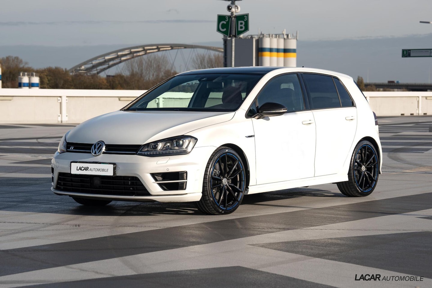 Volkswagen Golf - 2.0 TSI R 4Motion I Pano I Milltek - AutoWereld.nl
