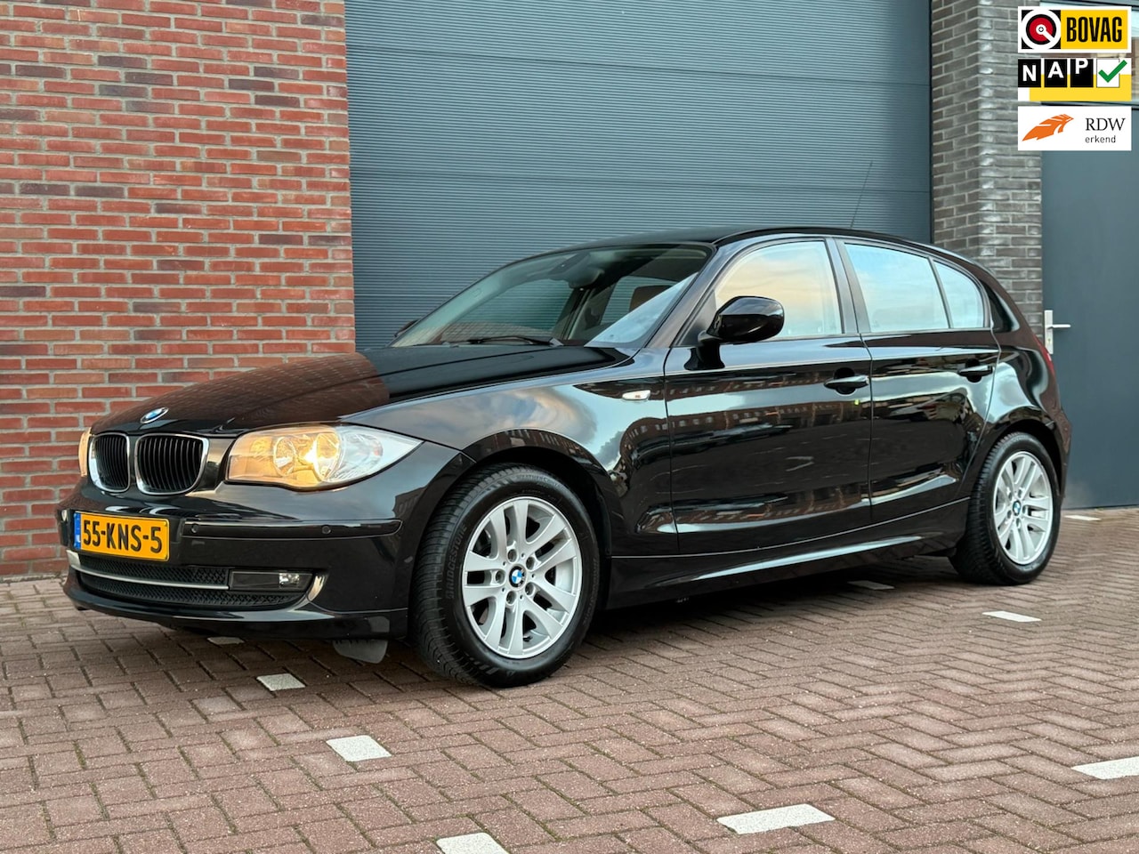 BMW 1-serie - 116i Youngtimer Marge geen BTW aanbetaling | Automaat | Leder | Sportstoelen | Trekhaak - AutoWereld.nl